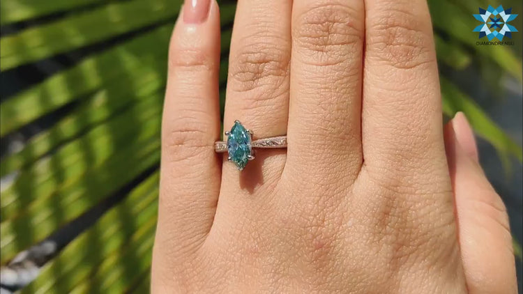 Art deco engagement ring featuring solitiare craftsmanship.
