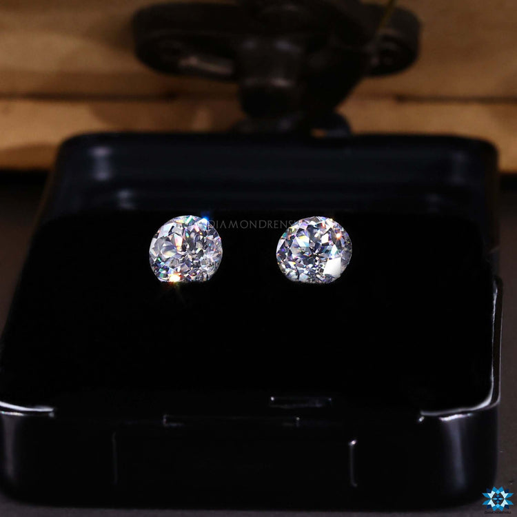 Moissanite stones available in Pair Of Stones and Antique Round Rensu Cut.
