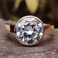 round moissanite