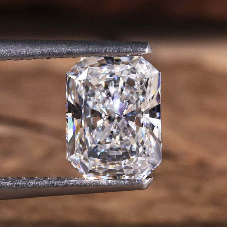 Radiant cut diamond lab grown diamond loose stone.
