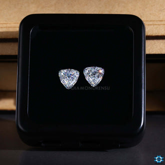 Buy loose stones in 0.50 to 4.0 TCW Trillion Cut moissanite options.
