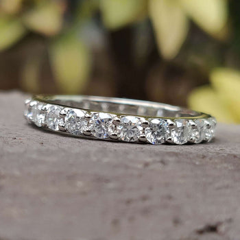 Simple wedding band with a timeless and elegant design.