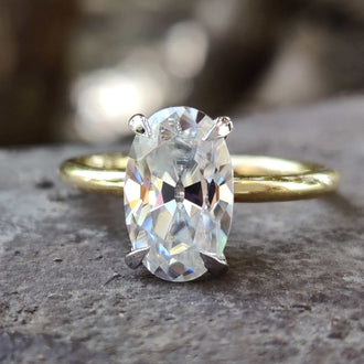 A stunning oval engagement ring gold with a delicate finish.
