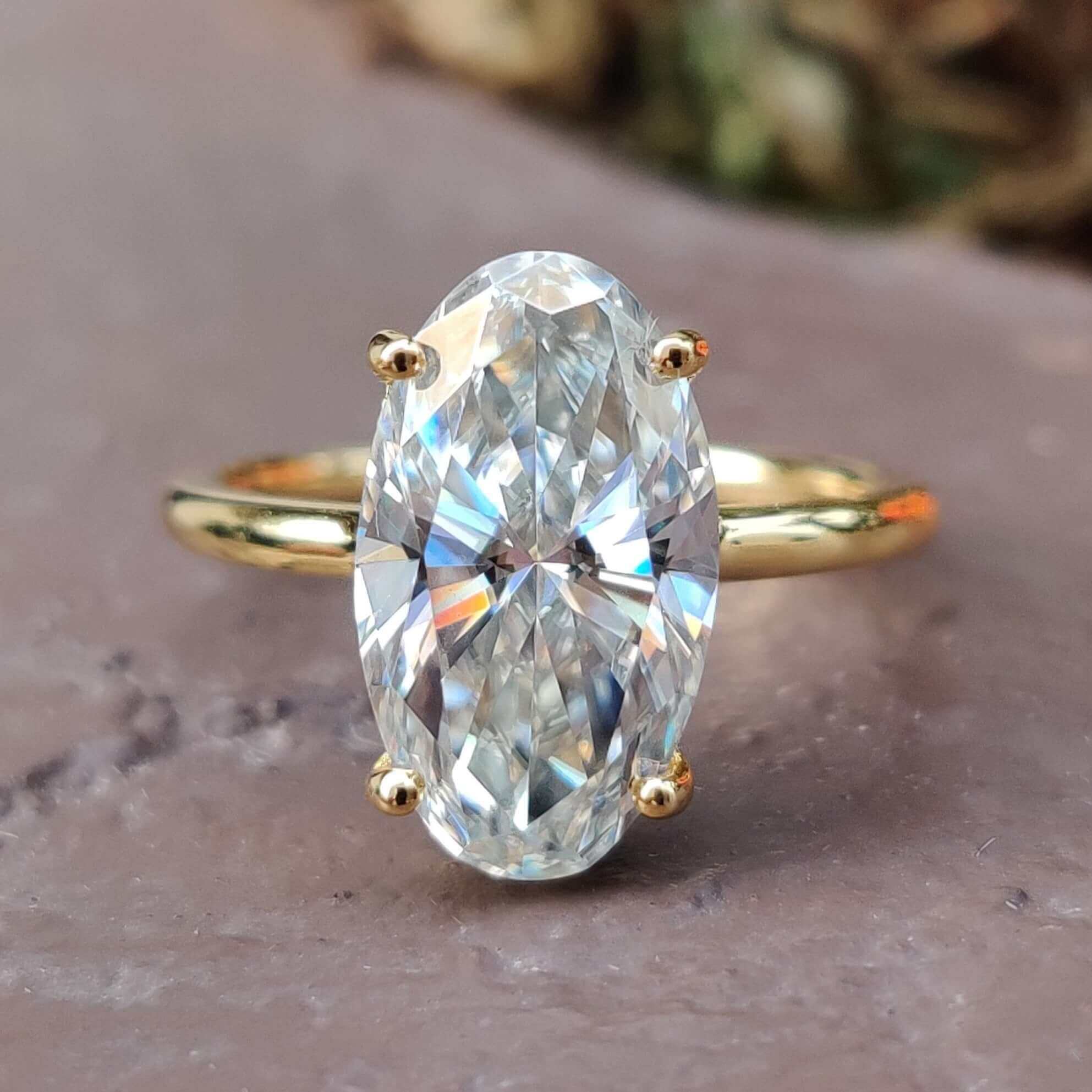 Moval Moval Engagement Ring | Stunning Solitaire Perfection
