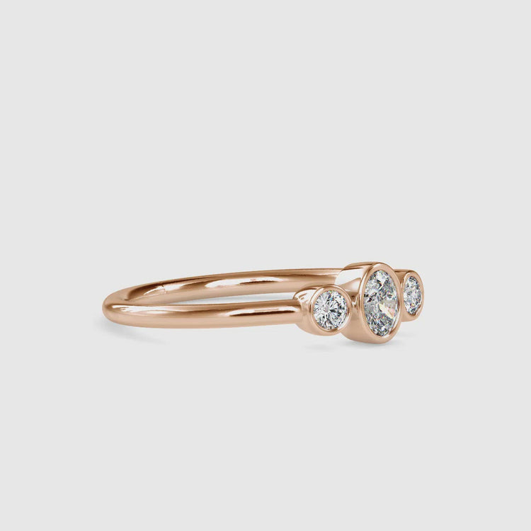Oval diamond ring with lab grown diamond, perfect for a unique style
