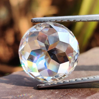 Round cut loose moissanite stone.
