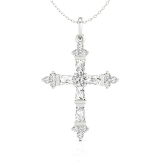 Round pendant with diamonds in a prong setting, featuring Lab Grown Diamond.
