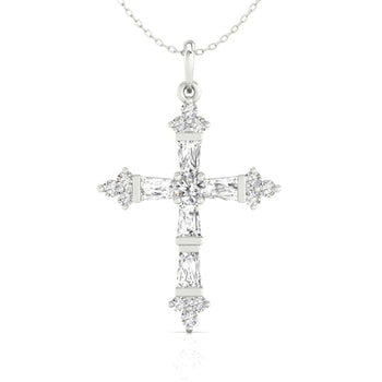 Round pendant with diamonds in a prong setting, featuring Lab Grown Diamond.
