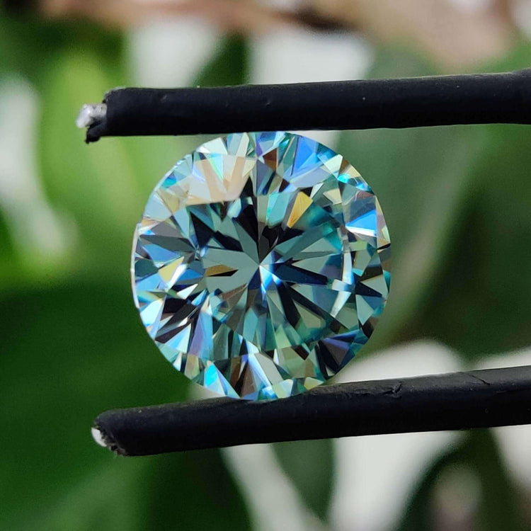 Round Brilliant Cut available in round brilliant cut moissanite format.
