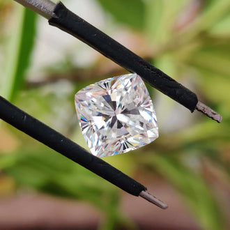 Cushion cut stone paired with loose moissanite stone sparkle.
