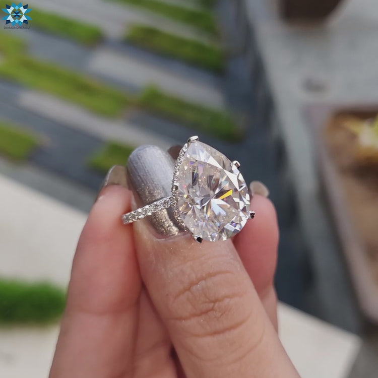 Gorgeous gold moissanite ring perfect for everyday elegance.
