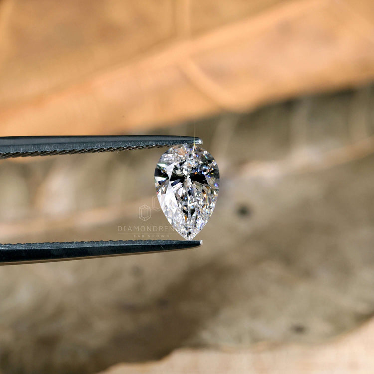 Lab grown diamond loose stone designed as loose pear diamond.

