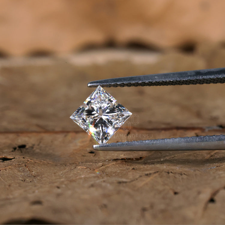 Lab grown diamond loose stone princess cut.
