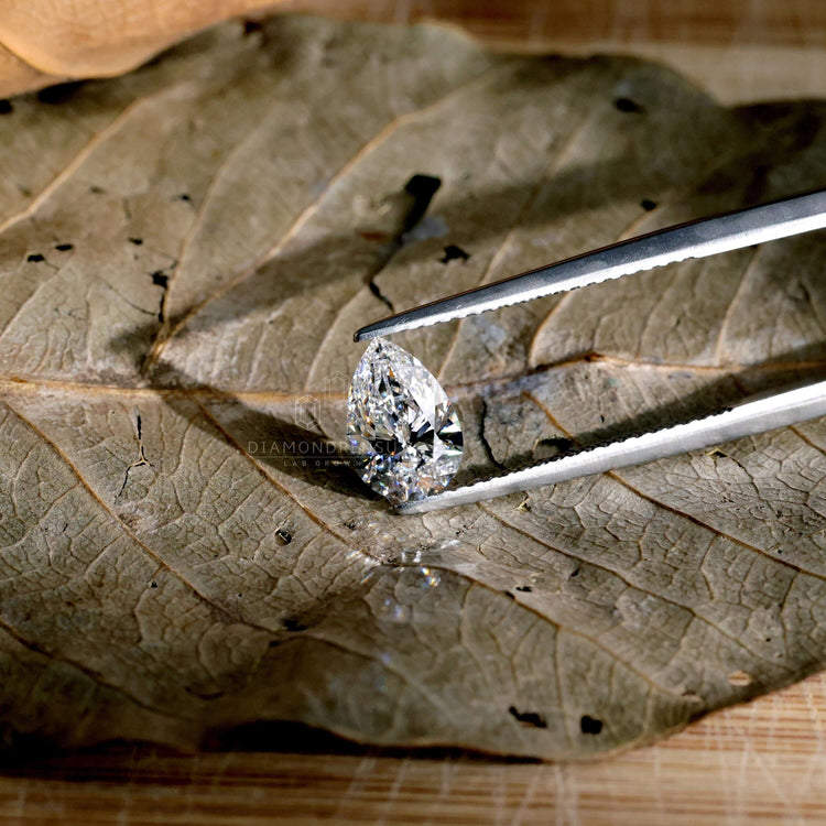 1 carat lab grown diamond shaped as pear cut lab grown diamond.
