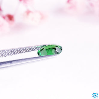 Gemstone oval cut with tsavorite gemstone shine.
