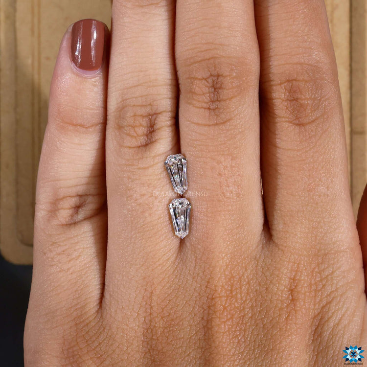Loose moissanite options include shield shape moissanite in standard sizes.
