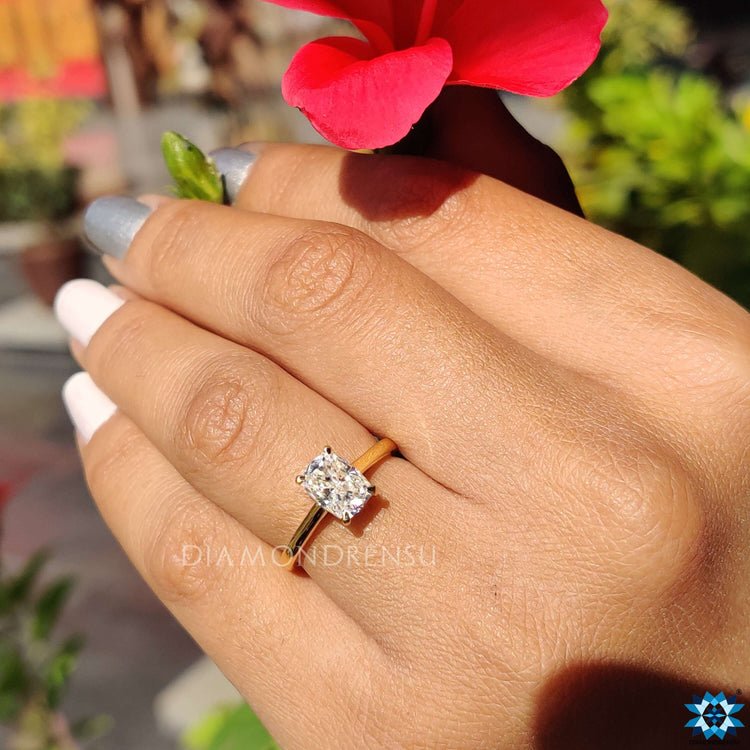 Diamondrensu ring with an elongated cushion cut centrepiece.