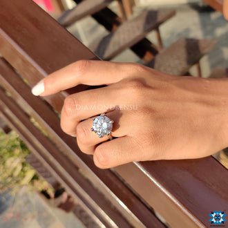 Solitaire engagement ring perfect for your love story.
