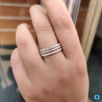Full round wedding band featuring sparkling diamondrensu stones.