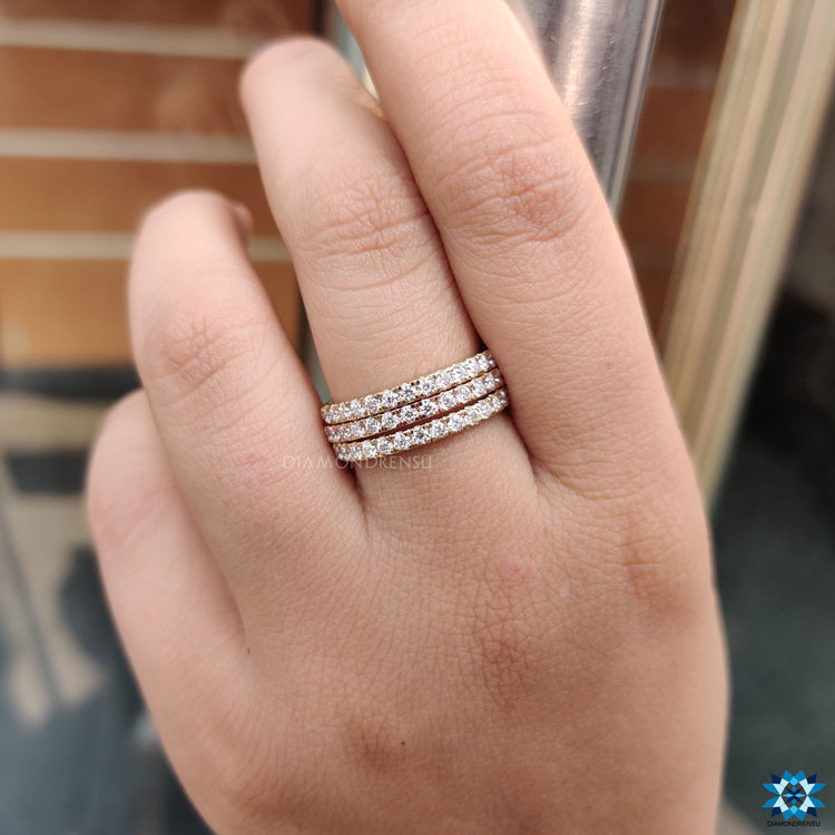 Full round wedding band featuring sparkling diamondrensu stones.