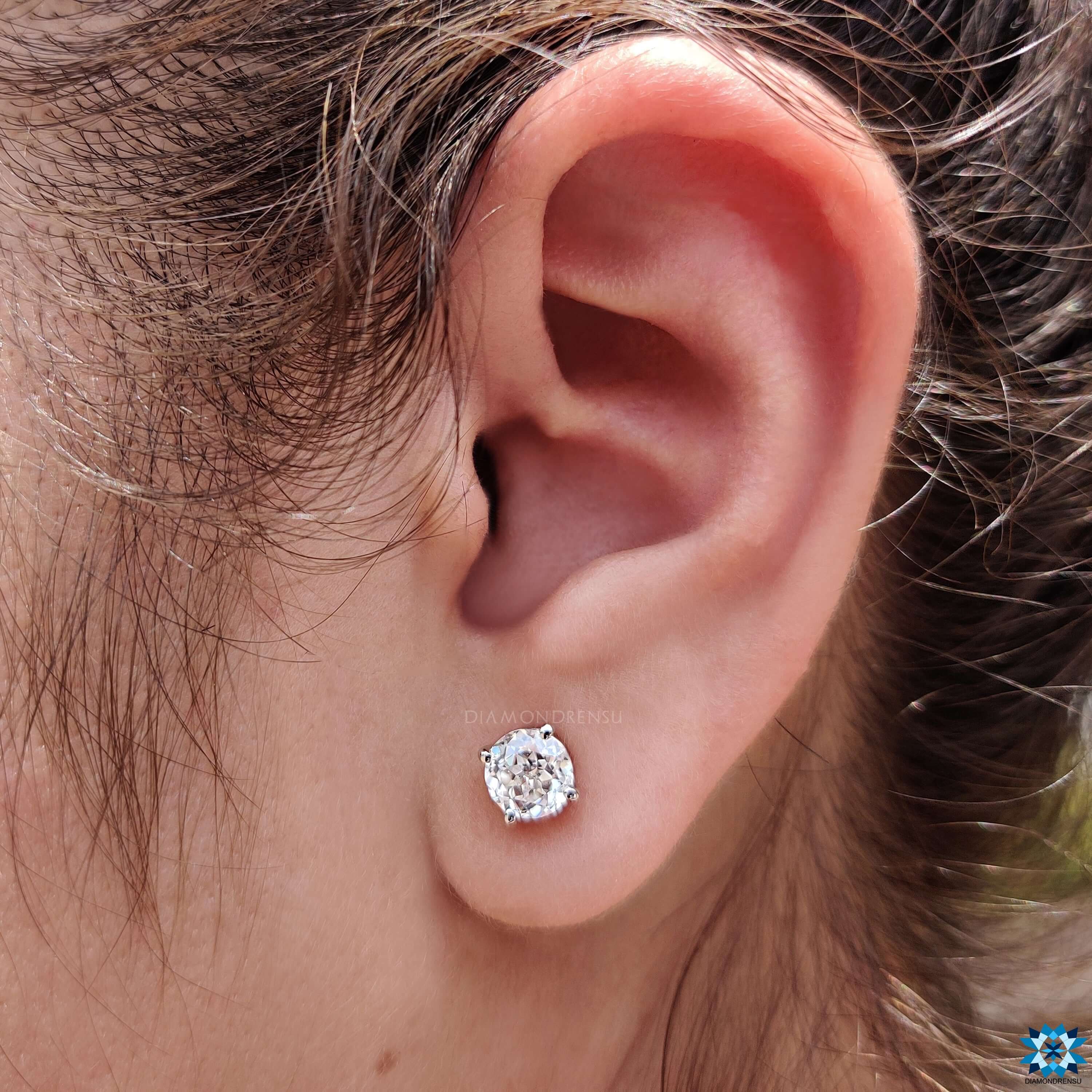 stud earrings - diamondrensu