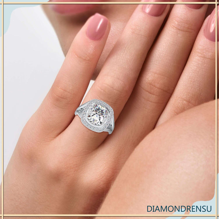 Cushion cut diamond ring with a split shank design and IGI certified craftsmanship.
