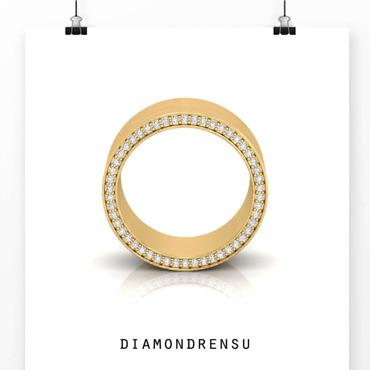 Handmade men’s wedding band by Diamondrensu.
