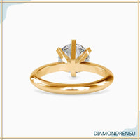 Solitaire diamond ring with a round cut diamond in rose gold

