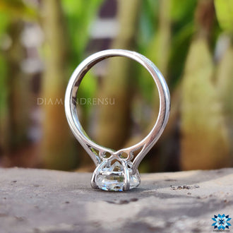 Engagement ring moissanite combining sustainability with elegance.
