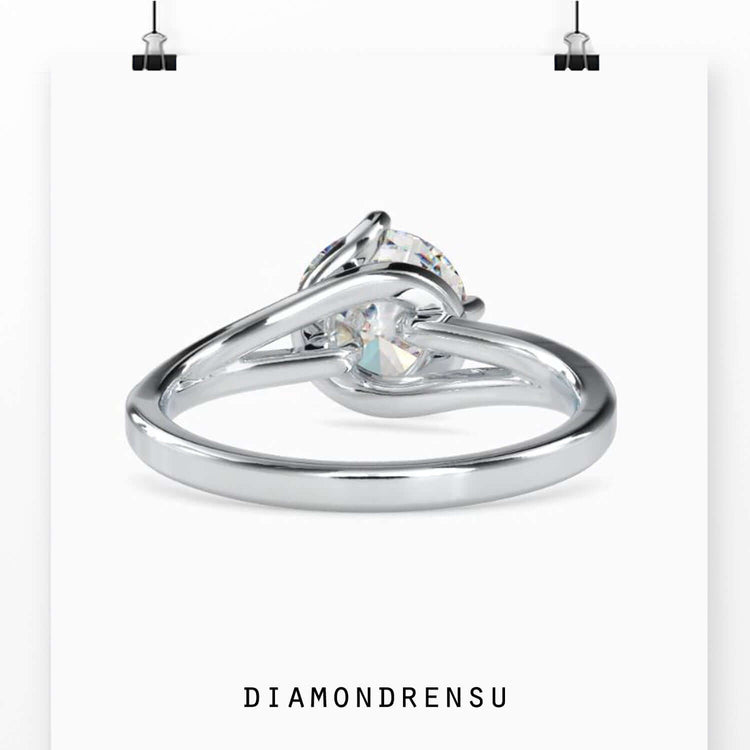 IGI certified bypass diamond ring for a touch of brilliance.