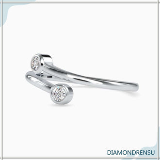 Round diamond gold band with bypass setting in rose gold
