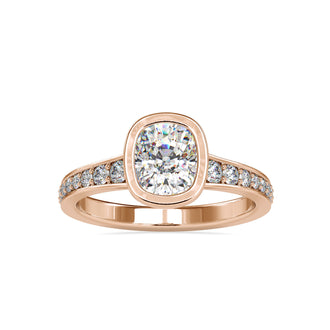 Rose gold, white gold, and yellow gold ring in a versatile style
