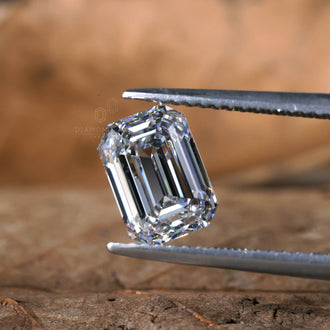 2 ct emerald cut diamond lab grown diamond.
