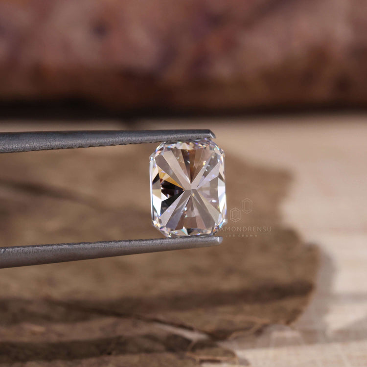 Lab grown diamond loose stone radiant cut.
