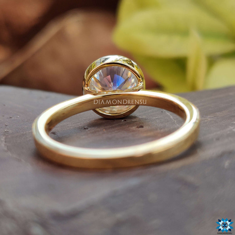 Stunning round bezel set engagement ring showcasing brilliance.
