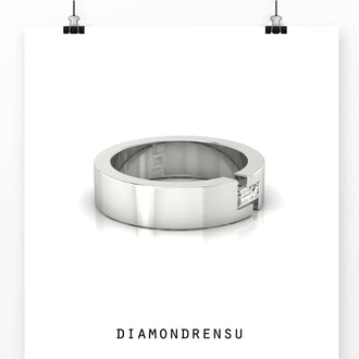 Antique diamond band with delicate patterns and timeless appeal.
