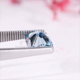 Buy loose diamond in a 2.50 carat blue cushion cut lab grown style.
