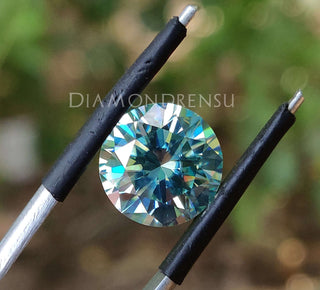 Round Brilliant Cut Moissanite in 3.29 carat Moissanite shaped for engagement rings by Diamondrensu Moissanite
