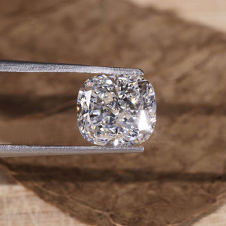 Cushion cut lab grown diamond stones are popular.
