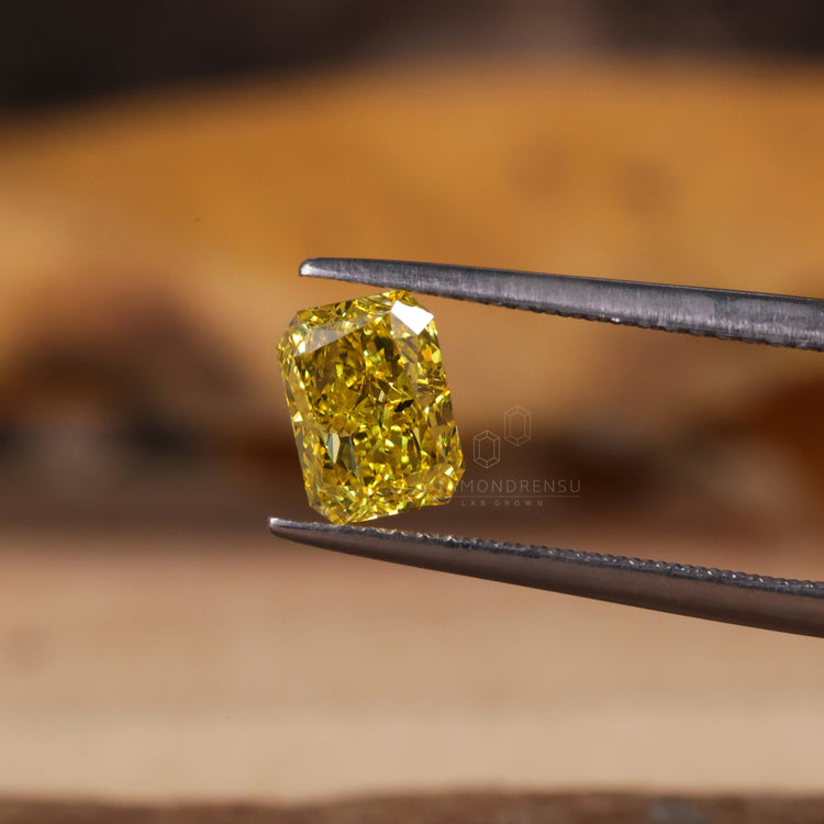 Loose radiant cut diamond lab grown diamond.

