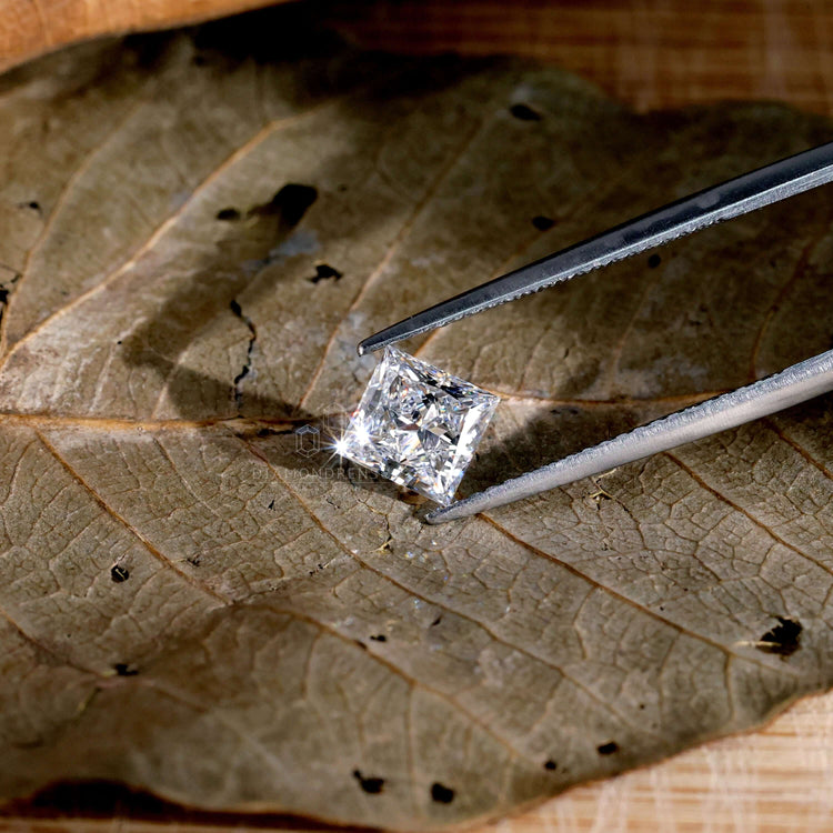 Loose lab grown diamond sized 1 carat princess cut diamond.
