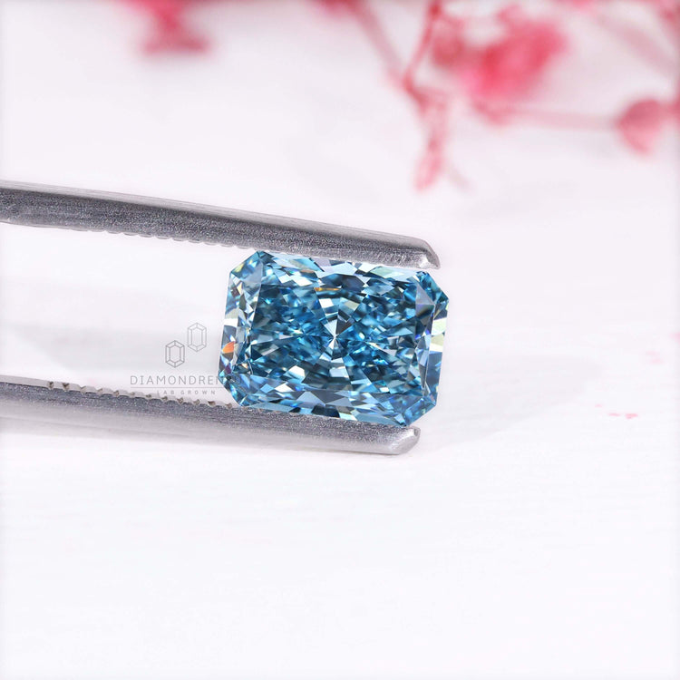 Loose radiant cut blue diamond lab grown fancy color.
