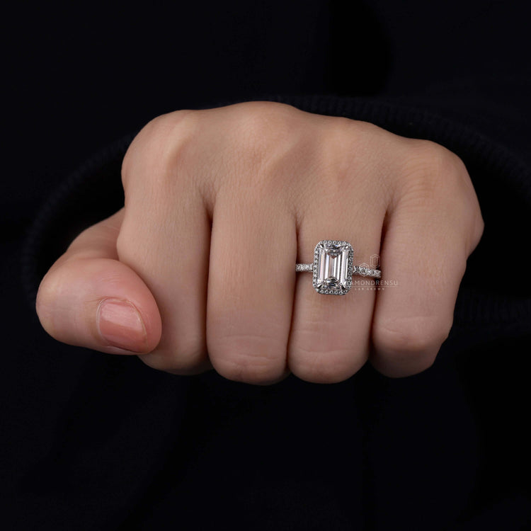 emerald engagement ring