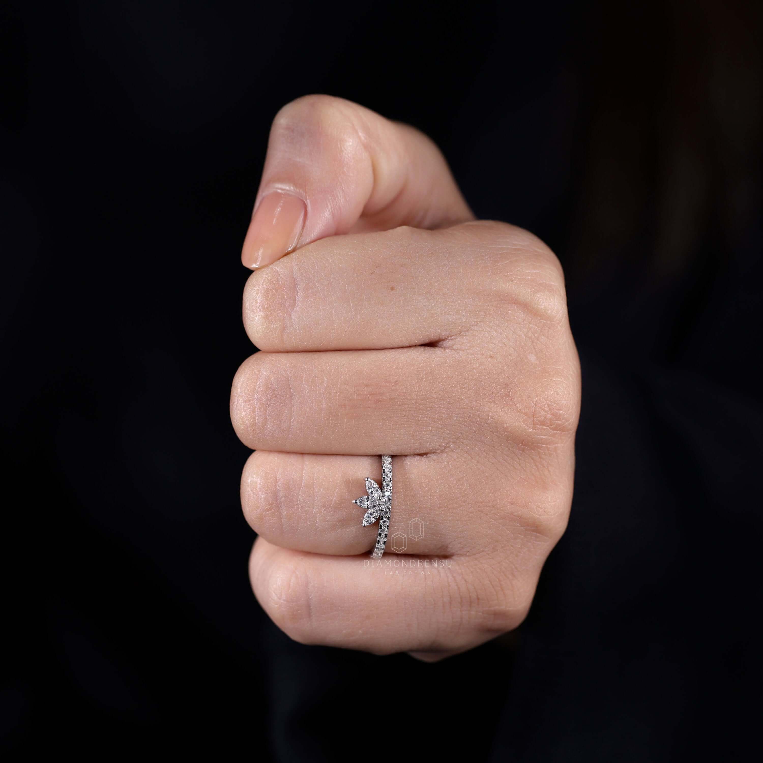 lab grown diamond engagement ring