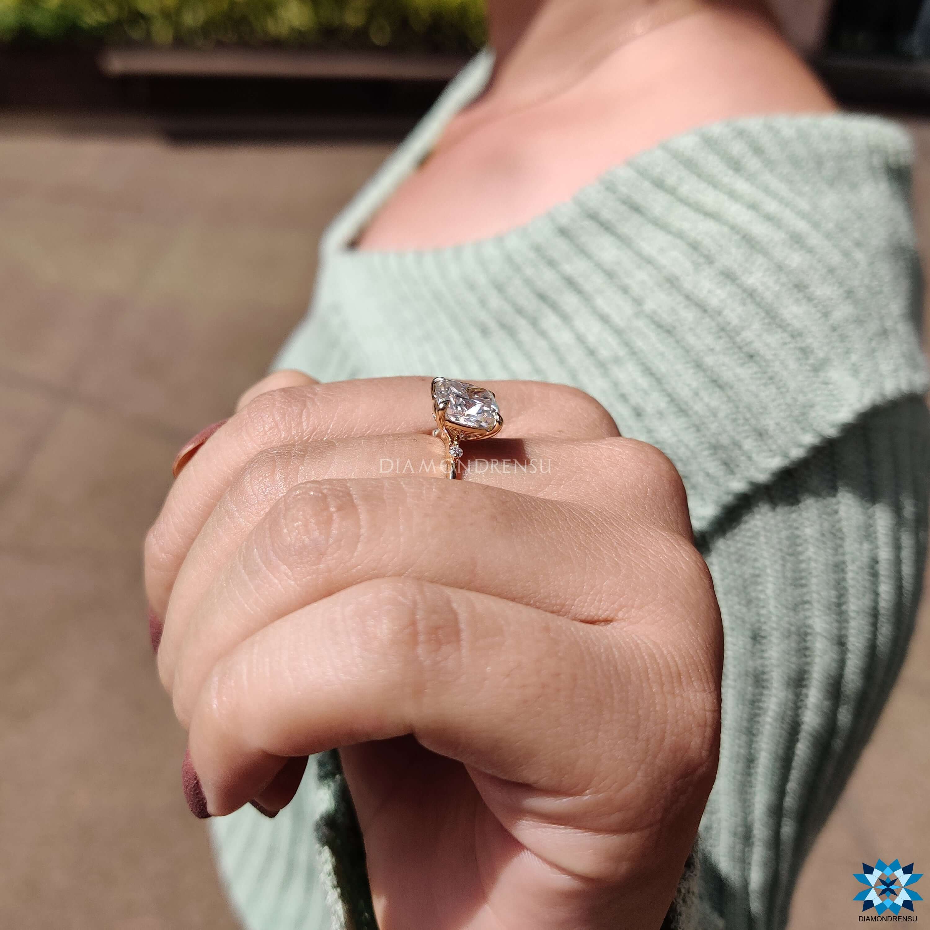 moissanite wedding ring