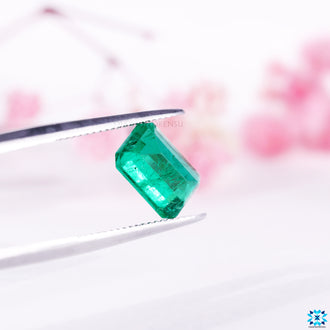 Buy emerald gemstone with emerald green gemstone tone.
