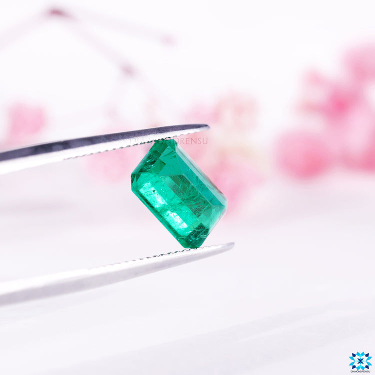 Buy emerald gemstone with emerald green gemstone tone.

