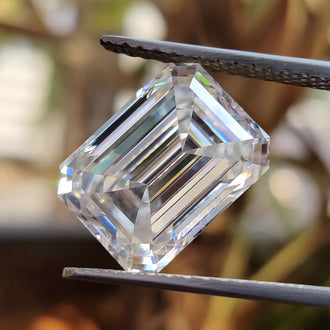 Emerald cut moissanite loose moissanite stone.
