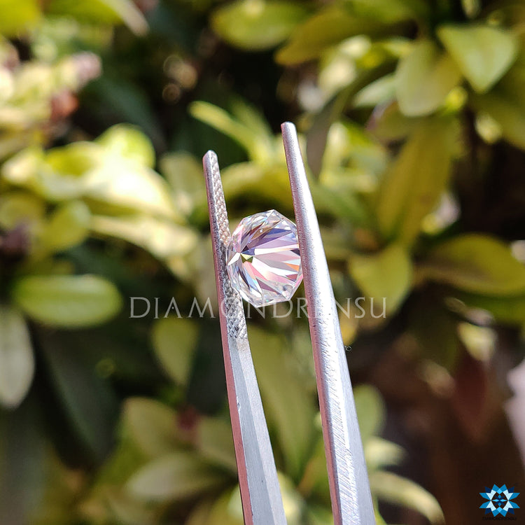 Antique cut moissanite with octagon shape.
