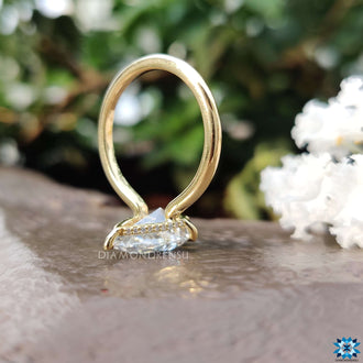 A pear-shaped engagement ring featuring a 3-prong setting ring design, ideal for modern brides.